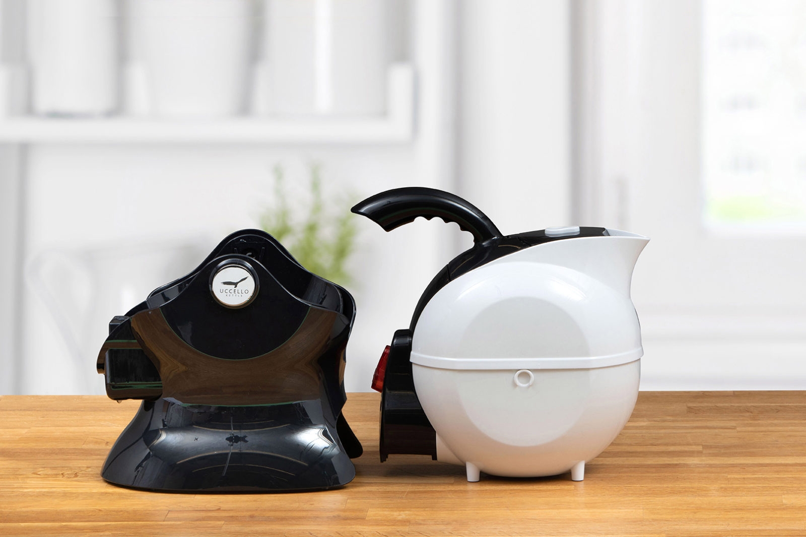 Uccello-Kettle-Black-White-Body-Base