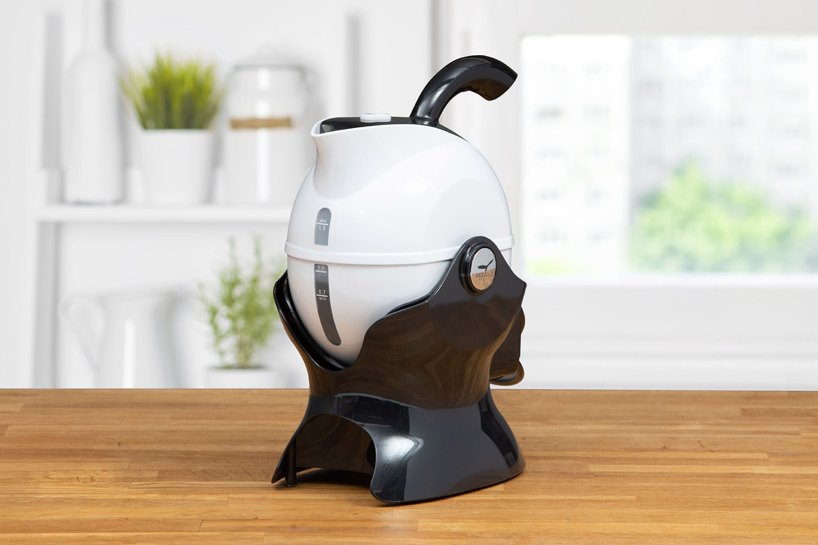 Uccello-Kettle-Black-White-Front