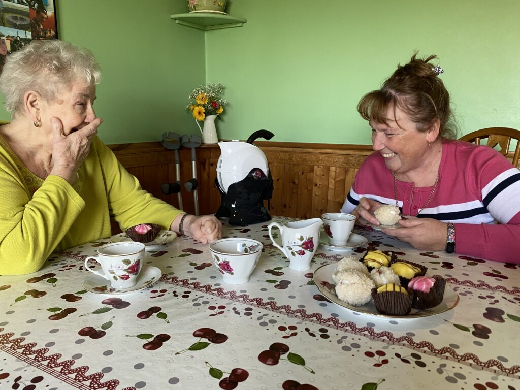 Mother and daughter enjoying afternoon tea with their Uccello Kettle